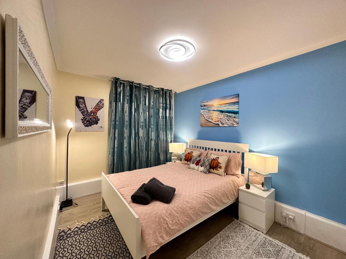 Posh 2-Bedroom, Living Room, Kitchen & 1.5 Bathroom London Exterior foto