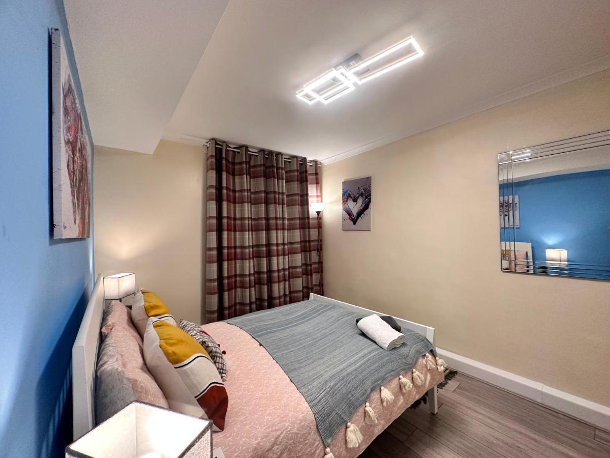 Posh 2-Bedroom, Living Room, Kitchen & 1.5 Bathroom London Exterior foto