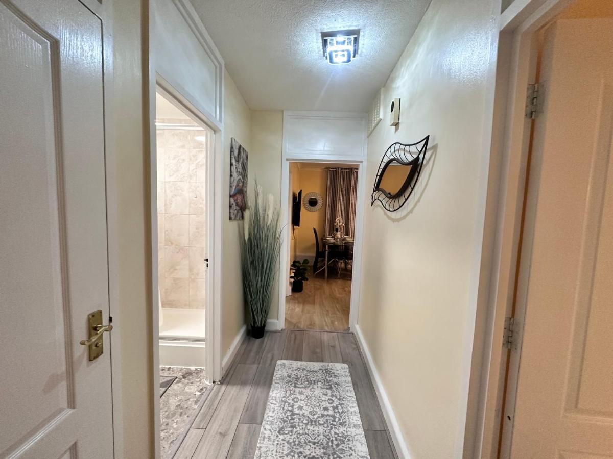 Posh 2-Bedroom, Living Room, Kitchen & 1.5 Bathroom London Exterior foto