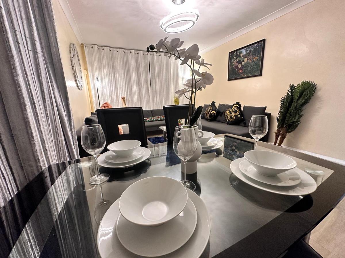 Posh 2-Bedroom, Living Room, Kitchen & 1.5 Bathroom London Exterior foto